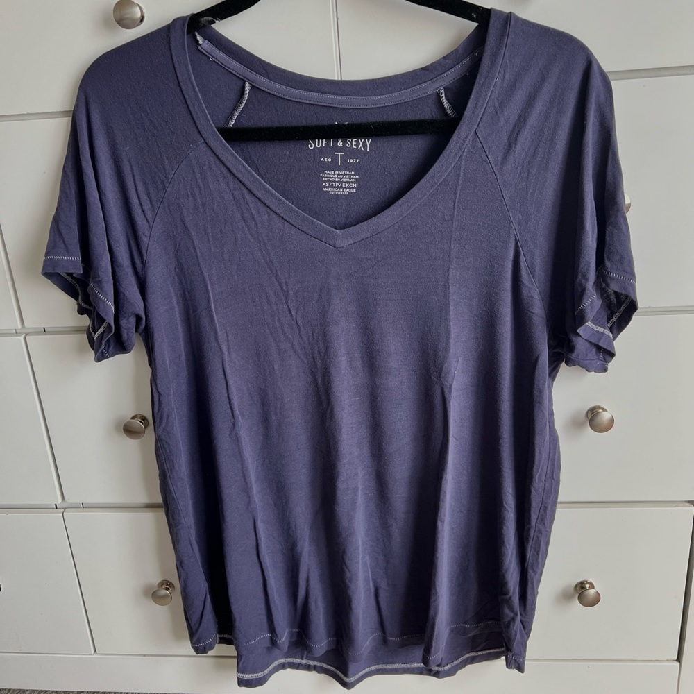 American Eagle tee in the color purple in a size XS